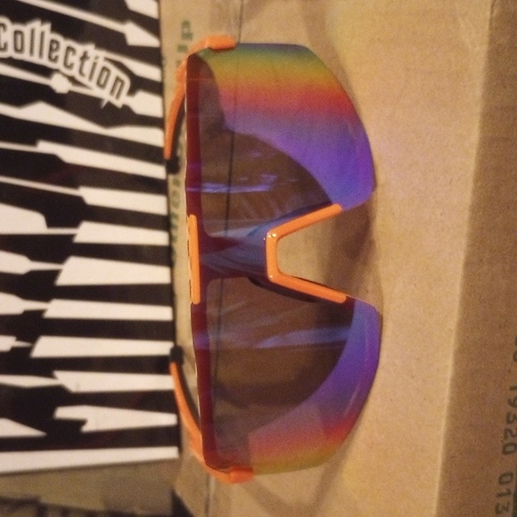 Sunglasses - Picture 5 of 5